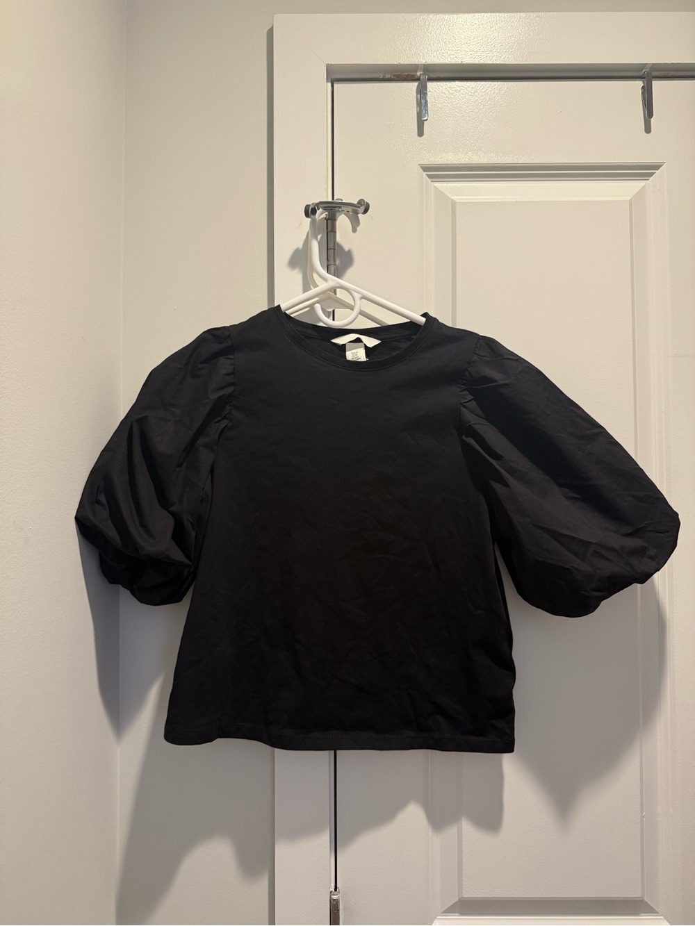 H&M - Black Puff Sleeve Top. Never worn